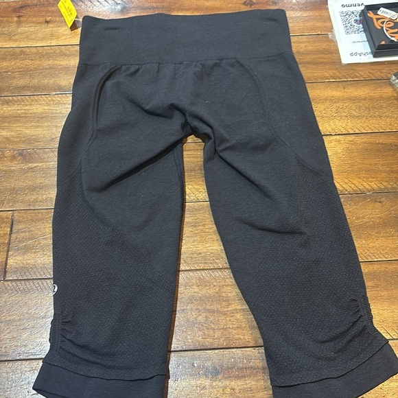 LULULEMON capris - Picture 2 of 2